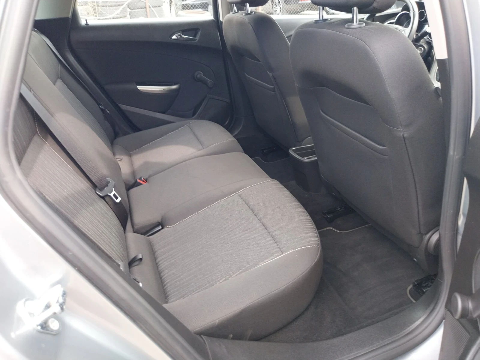Opel Astra SW 1.4 i* 135000км* , снимка 11 - Автомобили и джипове - 54953338
