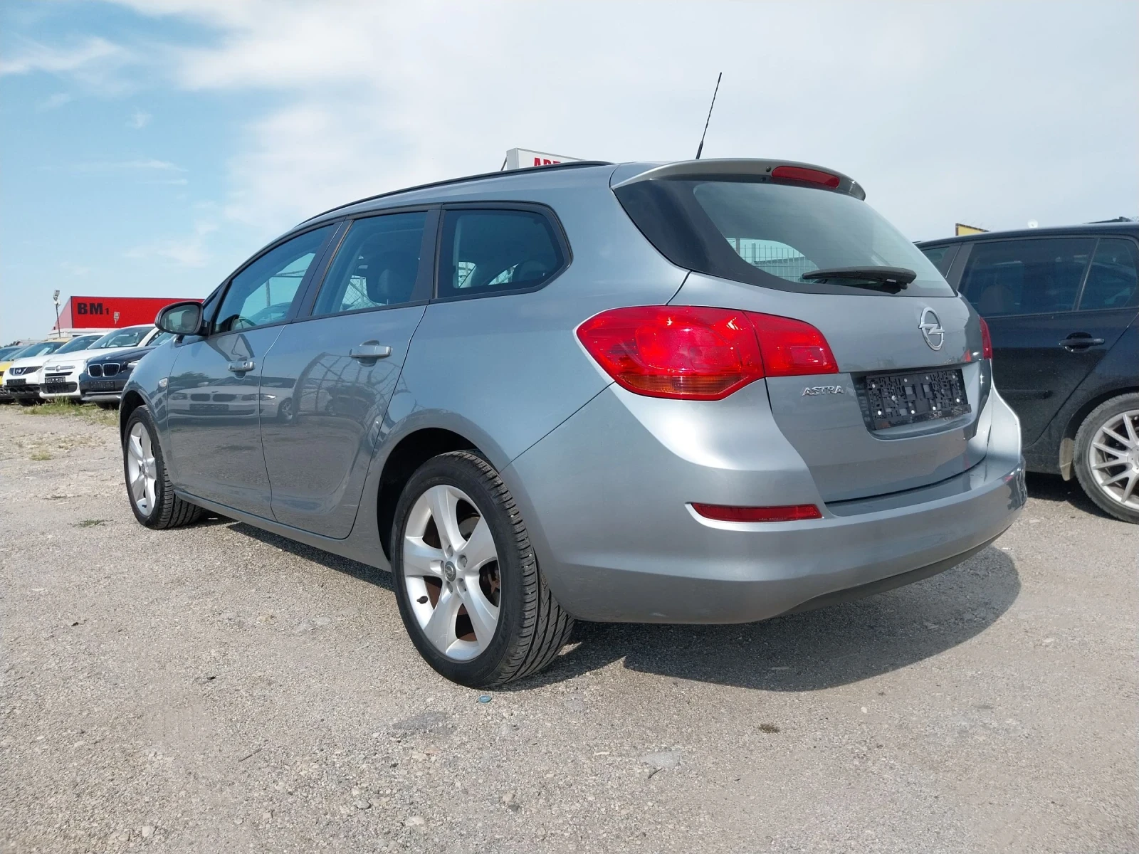 Opel Astra SW 1.4 i* 135000км* , снимка 4 - Автомобили и джипове - 54953338