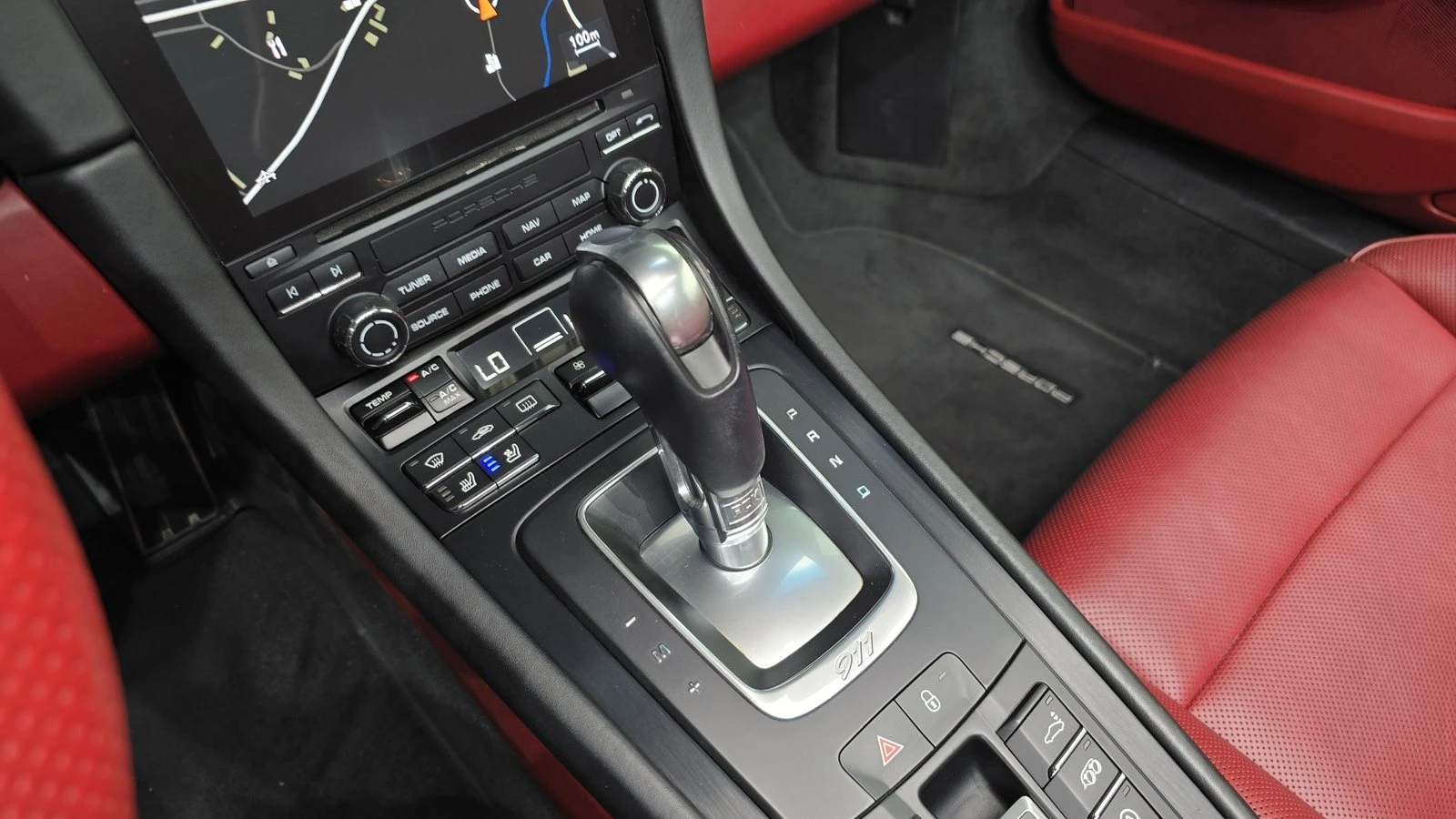 Porsche 911 Carrera 4 GTS* ПОДГРЕВ ВОЛАН* КРАЙНА ЦЕНА, снимка 9 - Автомобили и джипове - 55348663