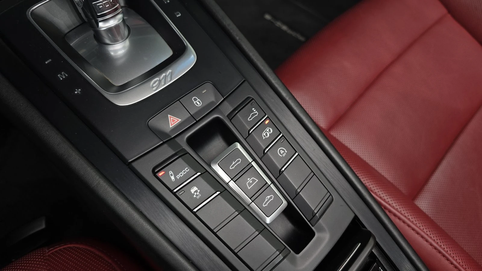 Porsche 911 Carrera 4 GTS* ПОДГРЕВ ВОЛАН* КРАЙНА ЦЕНА, снимка 15 - Автомобили и джипове - 55348663