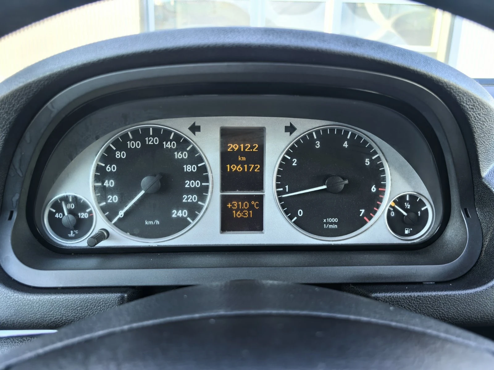 Mercedes-Benz B 180 i FACELIFT, снимка 14 - Автомобили и джипове - 55992952