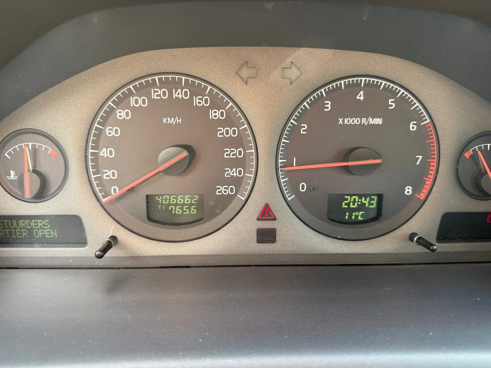Volvo V70 2.4i, снимка 9 - Автомобили и джипове - 56217595
