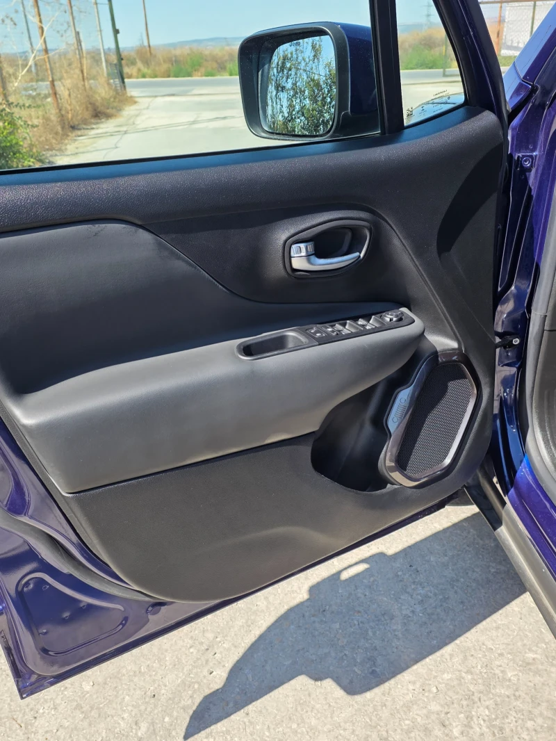 Jeep Renegade 4xe PLUG-IN HYBRID 240p.s.Automatik S.Лизинг, снимка 8 - Автомобили и джипове - 51501497