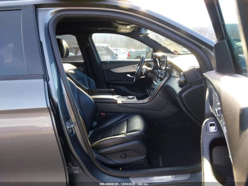 Mercedes-Benz GLC 300 2019 MERCEDES-BENZ GLC 300 4MATIC, снимка 11 - Автомобили и джипове - 53108338