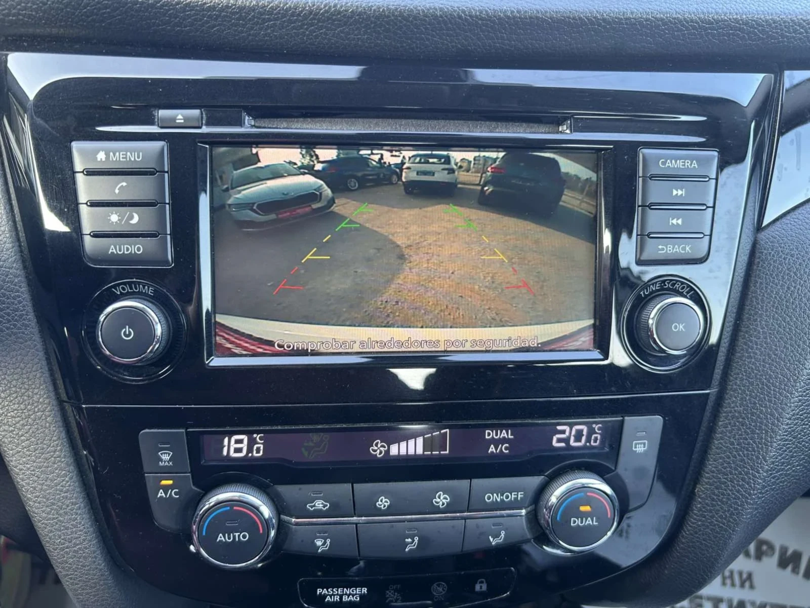 Nissan Qashqai 1.5 DCI 115 * NAVI * CAM * , снимка 12 - Автомобили и джипове - 54035899