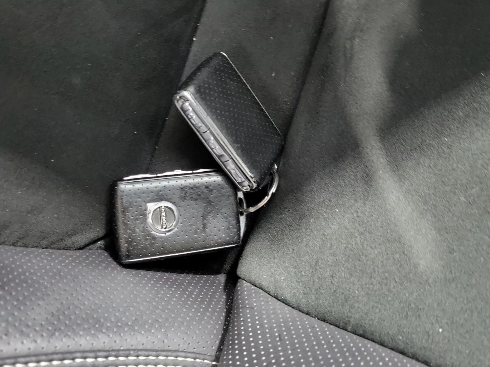 Volvo XC60 R-design* Hybrid* 360View* Line Assist* Подгрев* П, снимка 16 - Автомобили и джипове - 54077651