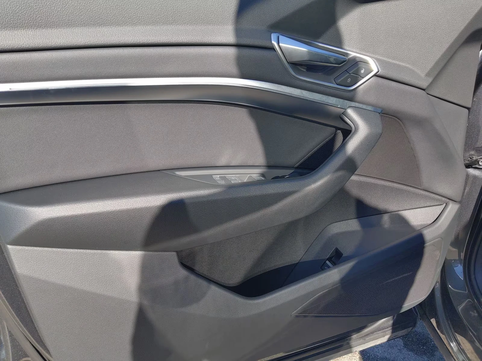 Audi Q8 50e-tron/340HP/S-LINE/MATRIX/QUATTRO/360/NAVI/377q | Mobile.bg � ����������� 11