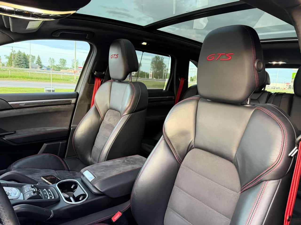 Porsche Cayenne * GTS * ПАНОРАМА* КАМЕРА* ПОДГРЕВ* , снимка 11 - Автомобили и джипове - 54879930