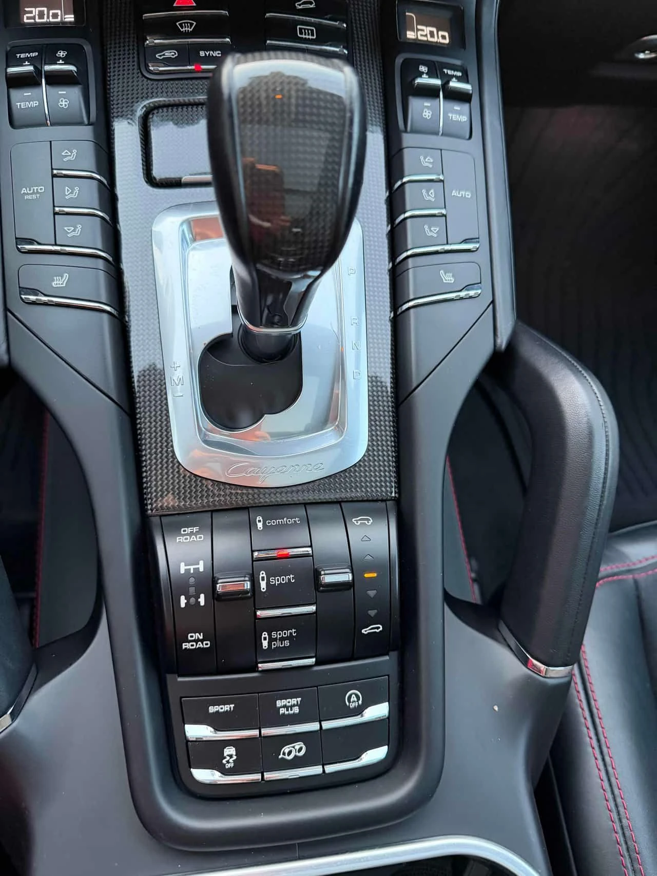 Porsche Cayenne * GTS * ПАНОРАМА* КАМЕРА* ПОДГРЕВ* , снимка 13 - Автомобили и джипове - 54879930
