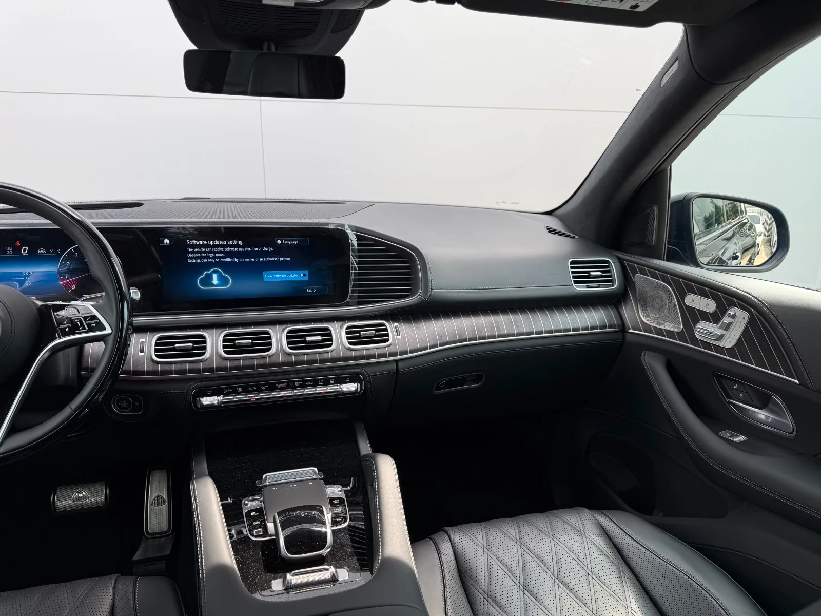 Mercedes-Benz GLS 600 Night series, снимка 5 - Автомобили и джипове - 55795838