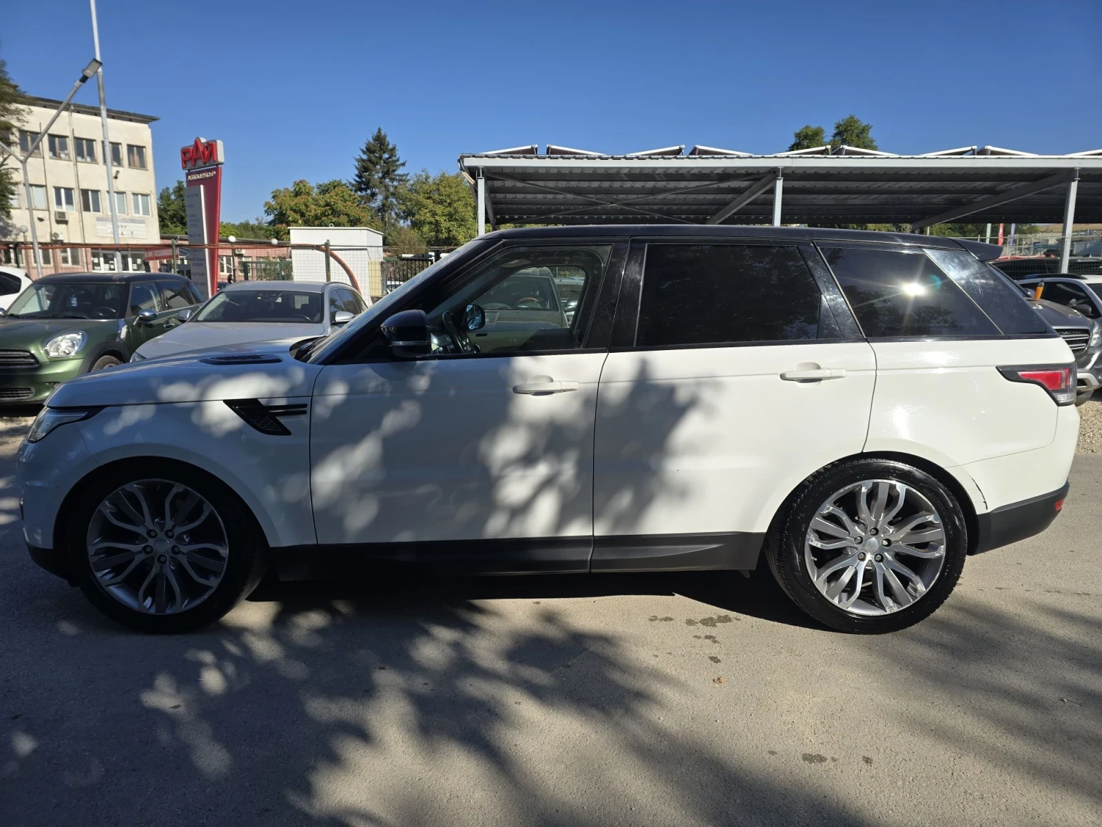 Land Rover Range Rover Sport 3.0TDV6 HSE 250к.с Панорама Камера, снимка 7 - Автомобили и джипове - 56115439