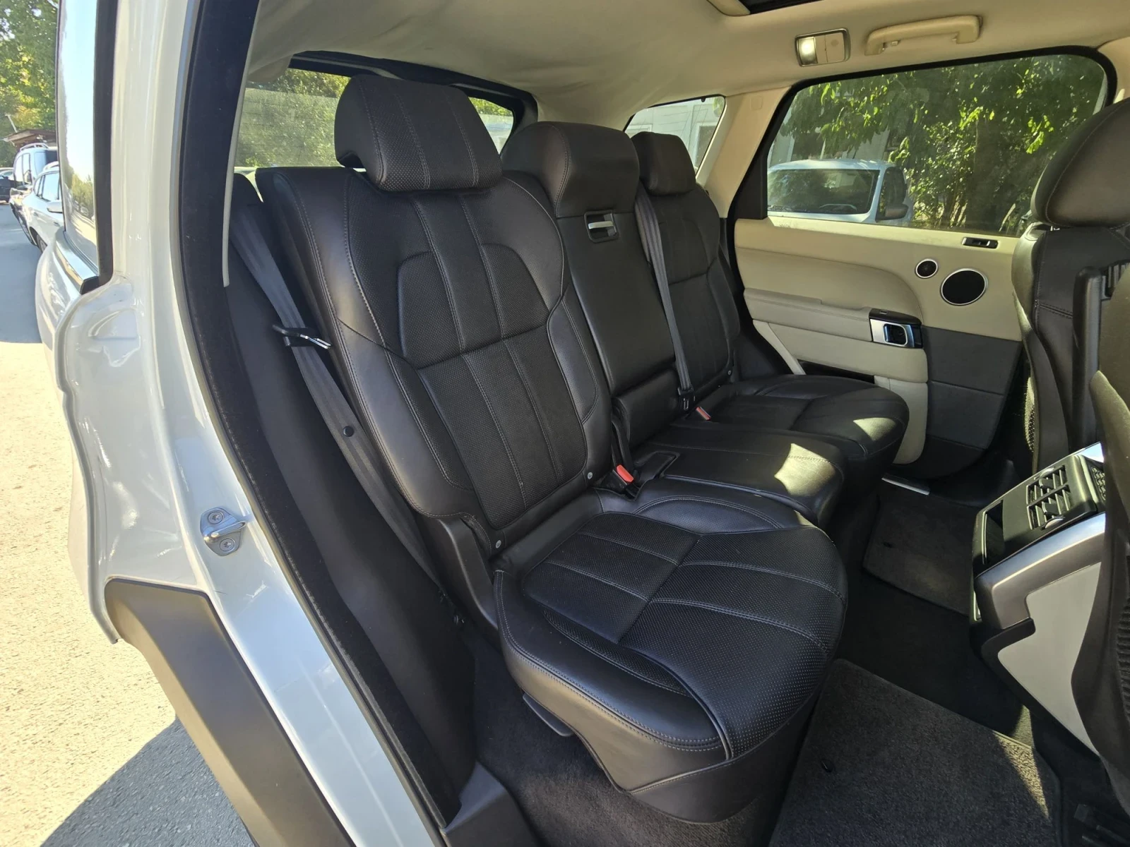 Land Rover Range Rover Sport 3.0TDV6 HSE 250к.с Панорама Камера, снимка 14 - Автомобили и джипове - 56115439