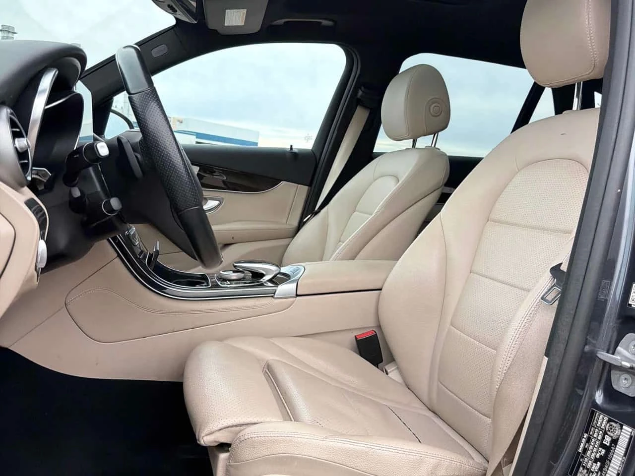 Mercedes-Benz GLC 300 * 4MATIC * CARFAX * ОПЦИЯ ЗА ФИНАНСИРАНЕ, снимка 17 - Автомобили и джипове - 56207582