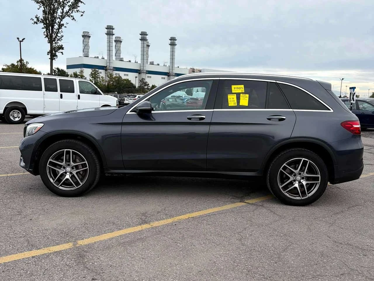 Mercedes-Benz GLC 300 * 4MATIC * CARFAX * ОПЦИЯ ЗА ФИНАНСИРАНЕ, снимка 2 - Автомобили и джипове - 56207582