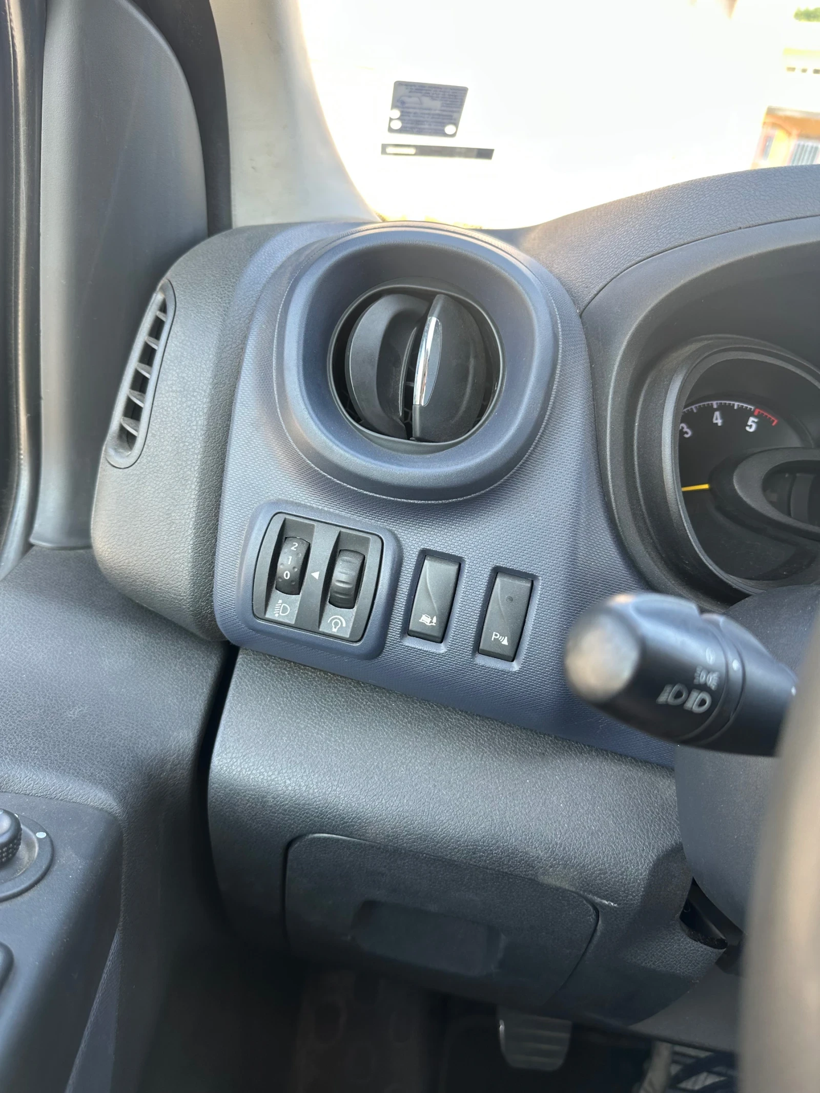 Opel Vivaro 1, 6 d - изображение 8
