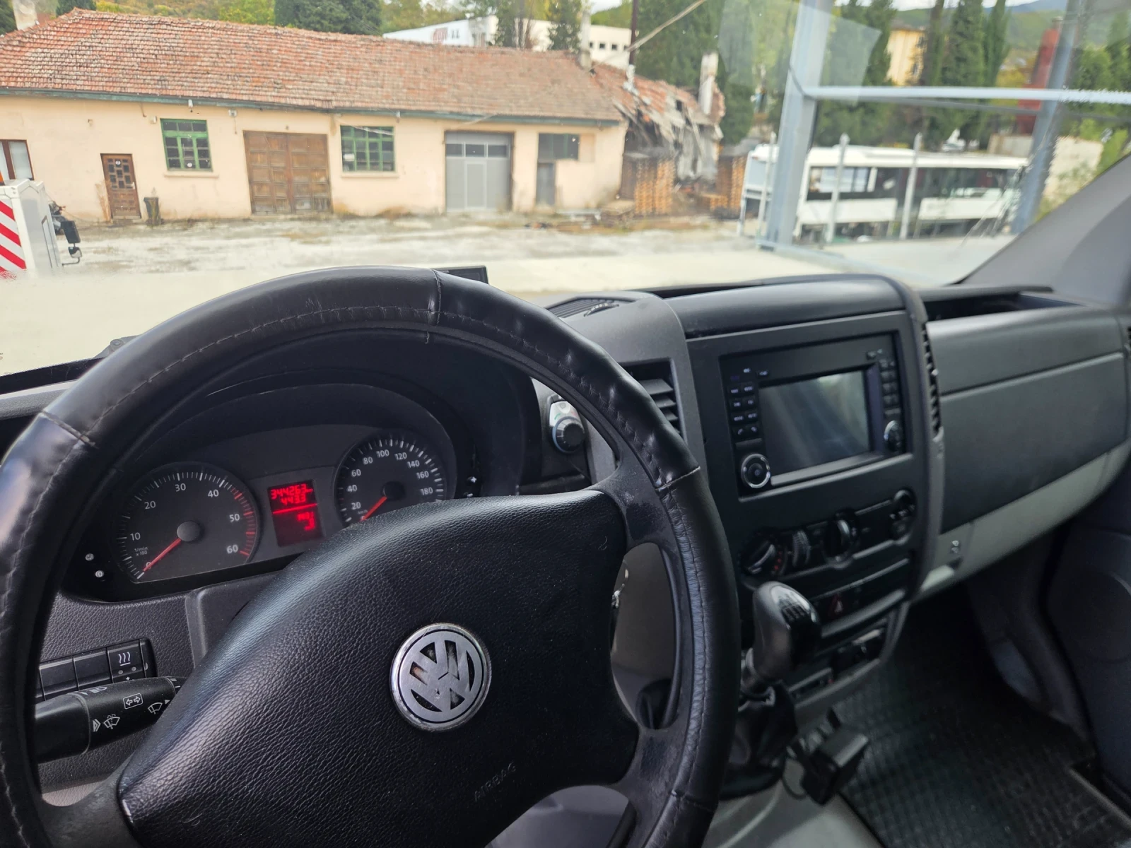 VW Crafter, снимка 6 - Бусове и автобуси - 56505169