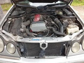 Mercedes-Benz E 200, снимка 12