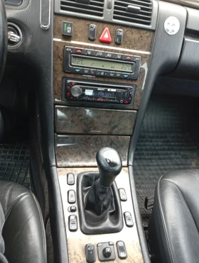 Mercedes-Benz E 200, снимка 11