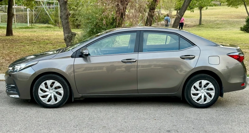 Toyota Corolla 1.6 Автоматик Гаранция, снимка 4 - Автомобили и джипове - 47416132