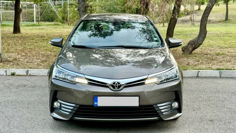 Toyota Corolla 1.6 Автоматик Гаранция, снимка 1 - Автомобили и джипове - 47416132