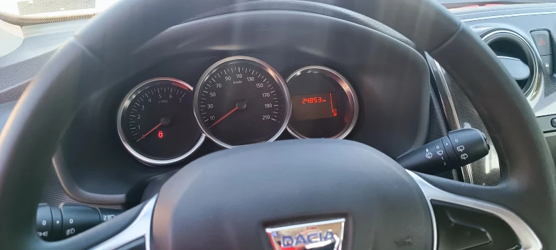 Dacia Sandero 0.9 TCE, снимка 10 - Автомобили и джипове - 47751090