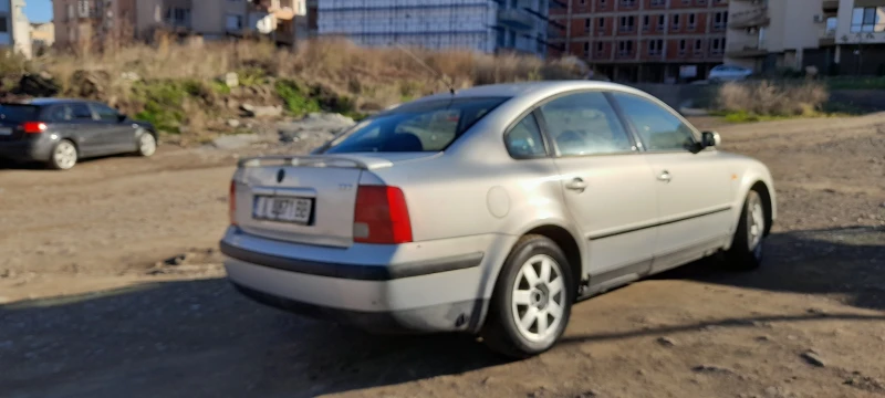 VW Passat, снимка 4 - Автомобили и джипове - 48088728