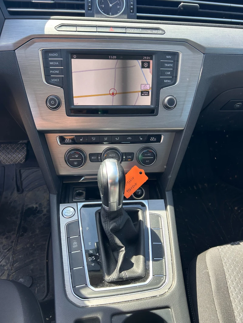 VW Passat 1.6TDI AVTOMAT/NAVI EURO 6, снимка 12 - Автомобили и джипове - 51626214
