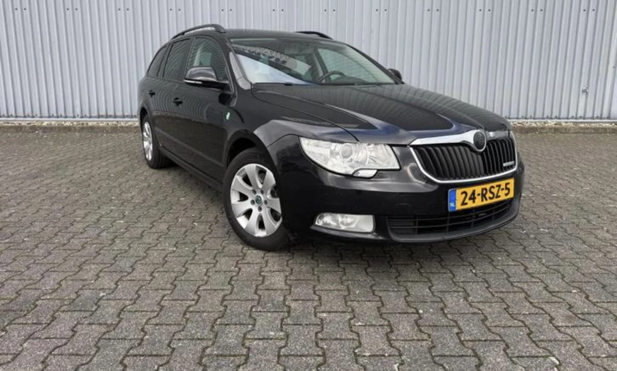 Skoda Superb 1.6 Дизел, снимка 10 - Автомобили и джипове - 54310906