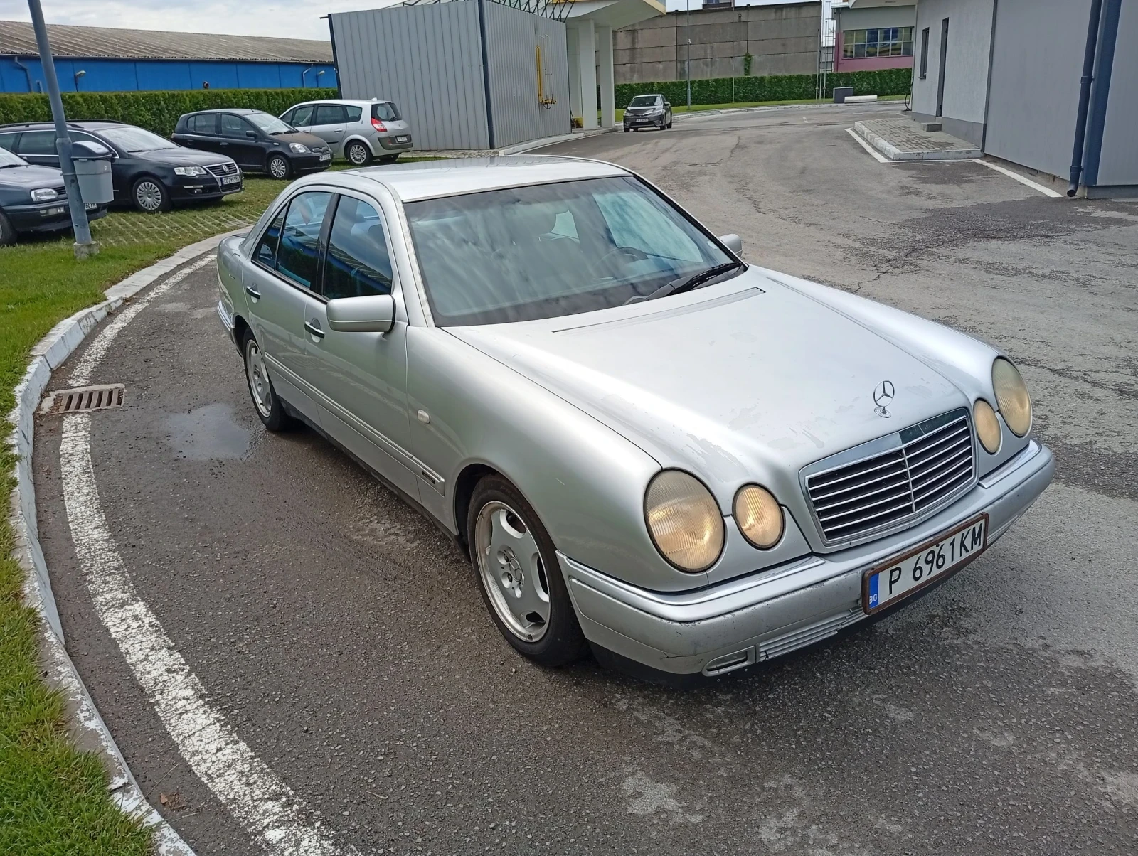 Mercedes-Benz E 200, снимка 3 - Автомобили и джипове - 54682882