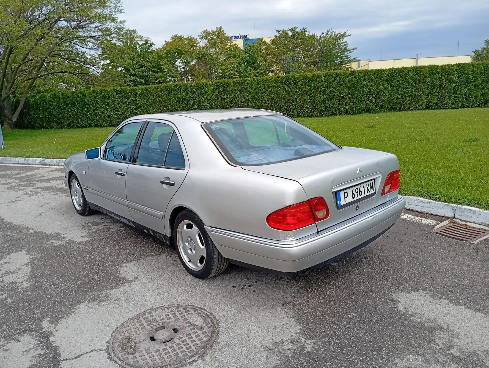 Mercedes-Benz E 200, снимка 5 - Автомобили и джипове - 54682882