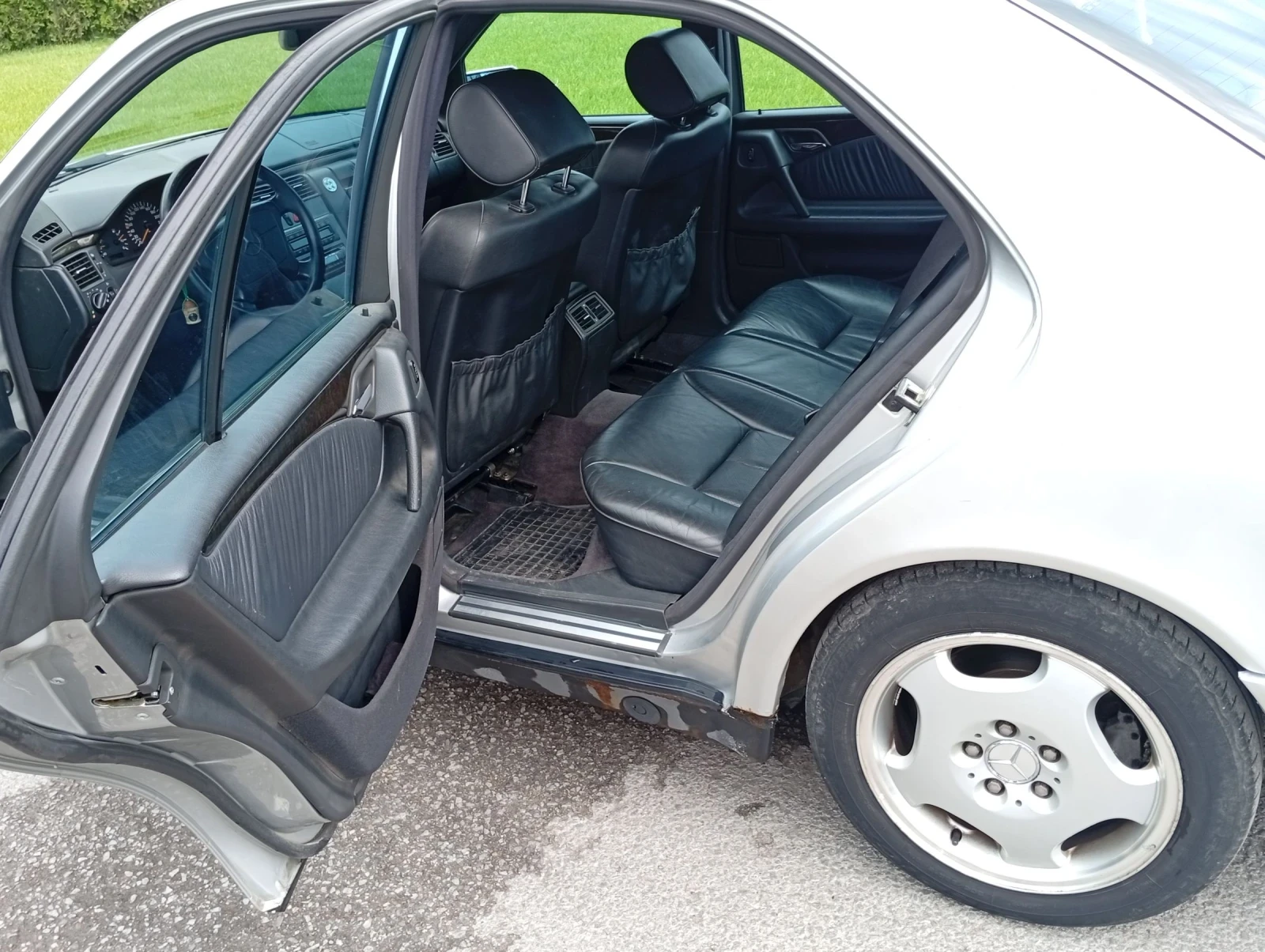 Mercedes-Benz E 200, снимка 8 - Автомобили и джипове - 54682882