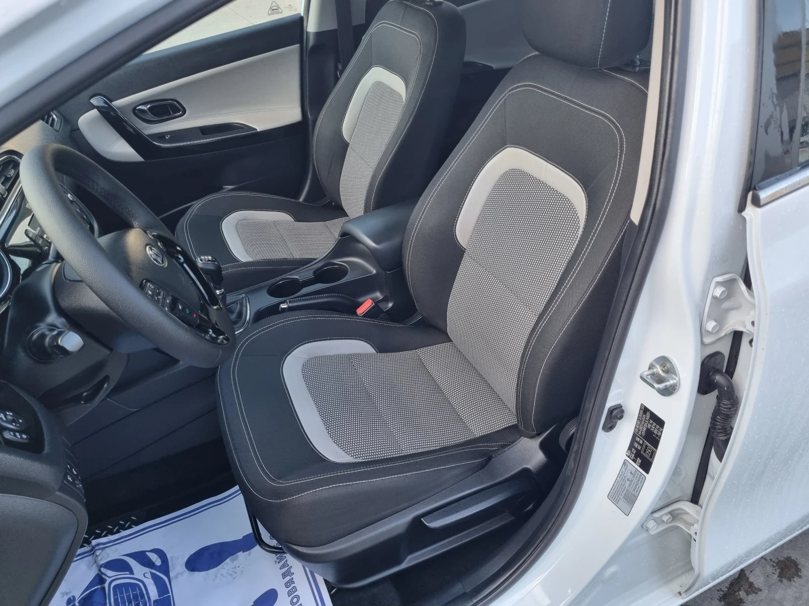 Kia Ceed 1.4CRDI/NAVI/CAMERA/EU6, снимка 10 - Автомобили и джипове - 54783205