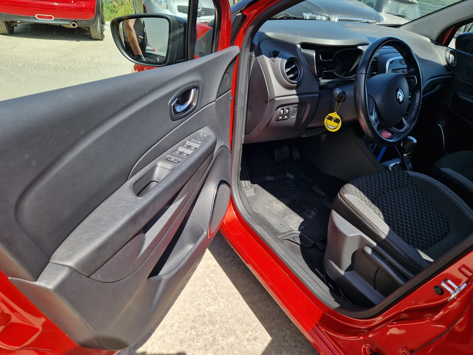 Renault Captur, снимка 9 - Автомобили и джипове - 55181210