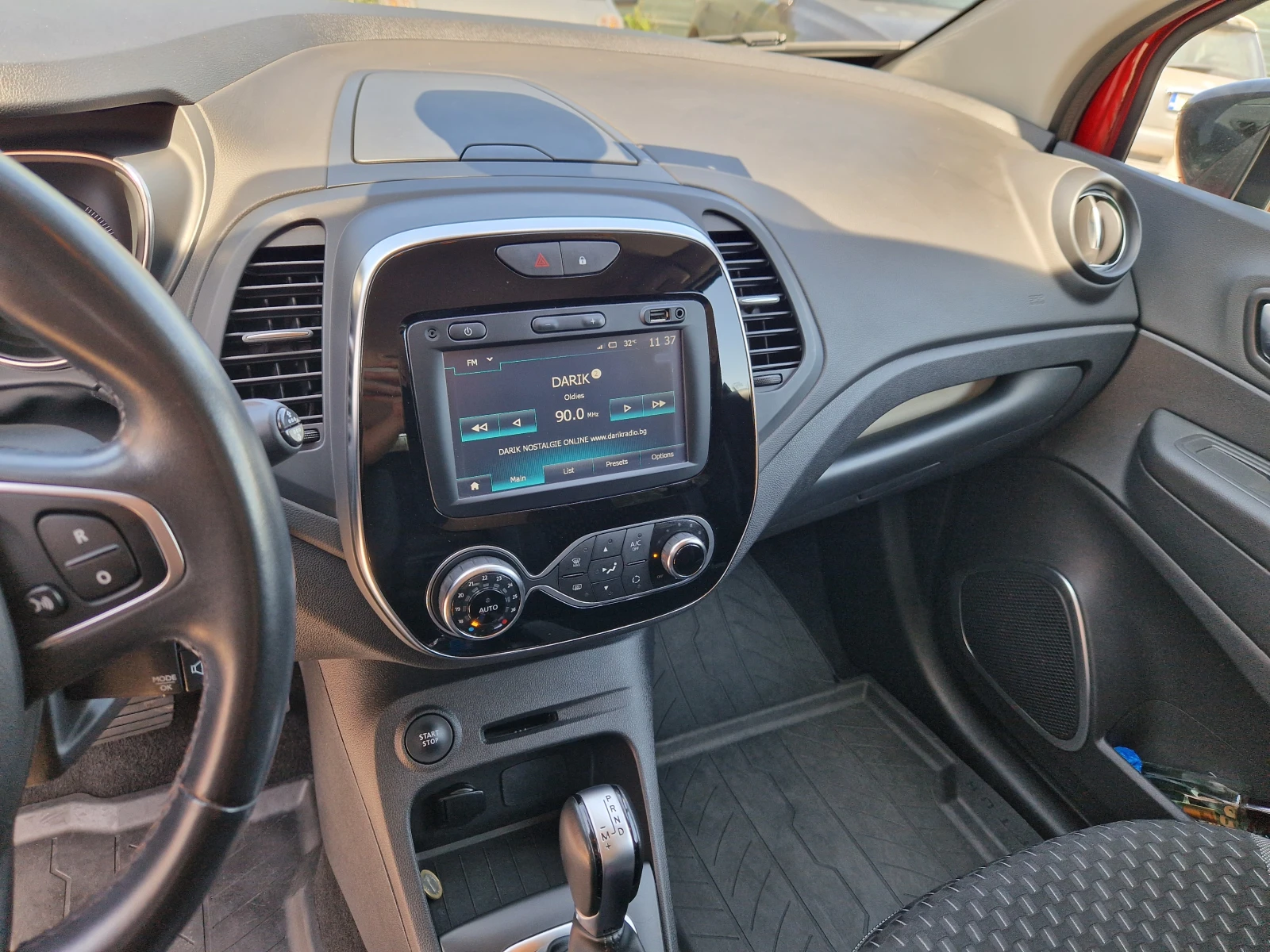 Renault Captur, снимка 11 - Автомобили и джипове - 55181210