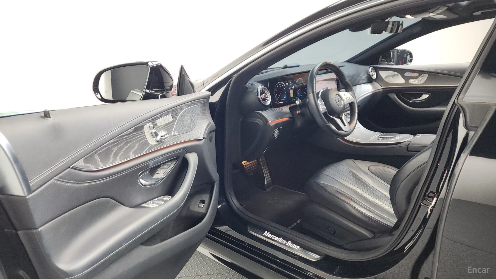 Mercedes-Benz CLS 450 4MATIC AMG* HUD* ECS* 360* КОЖА* ОБДУХВ* ПАНО, снимка 8 - Автомобили и джипове - 55463311