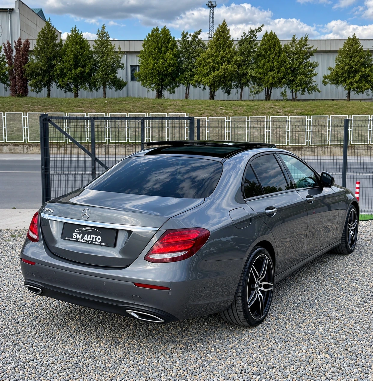 Mercedes-Benz E 350 Panorama Burmester, снимка 3 - Автомобили и джипове - 56192988