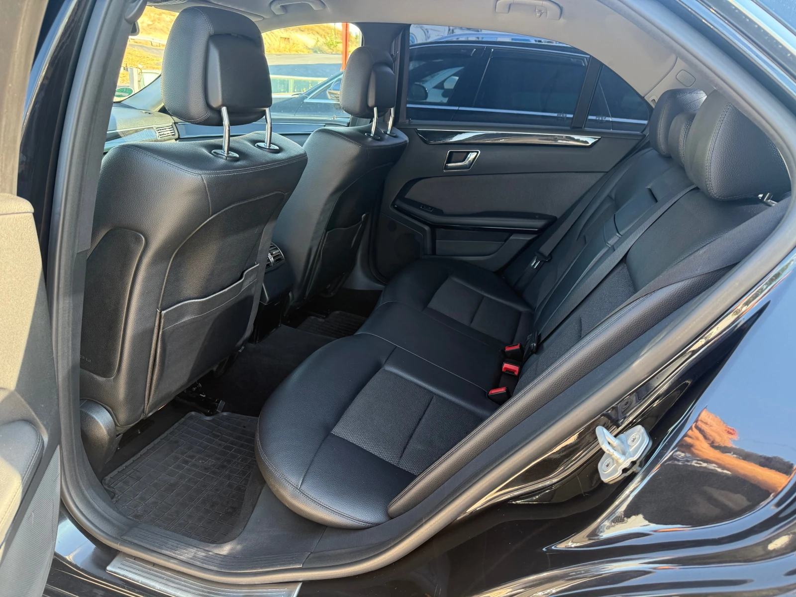 Mercedes-Benz E 220 2.2CDi-АВАНГАРД-LED-КОЖА-ПОДГРЕВ-XENON, снимка 14 - Автомобили и джипове - 56225915