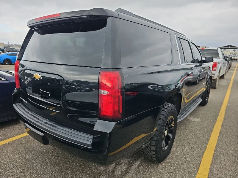 Chevrolet Suburban, снимка 2 - Автомобили и джипове - 48757517