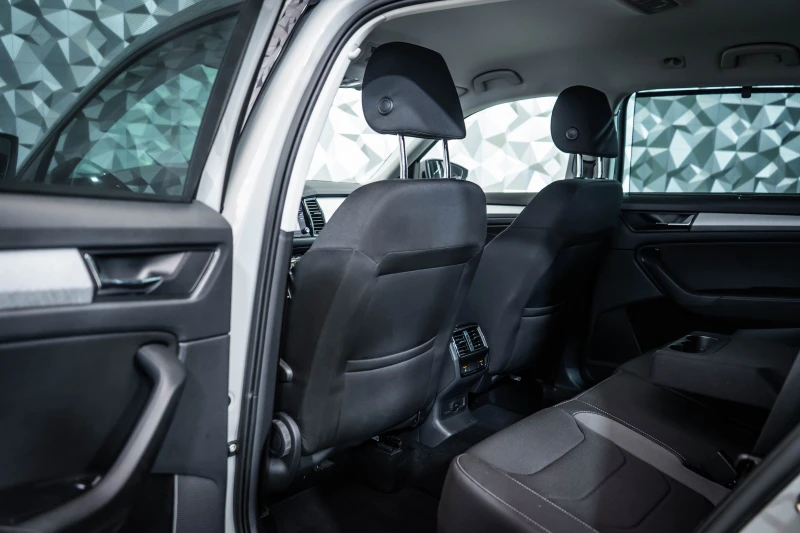 Skoda Kodiaq 2.0 TDI * LED* DSG* Подгрев, снимка 14 - Автомобили и джипове - 52827163