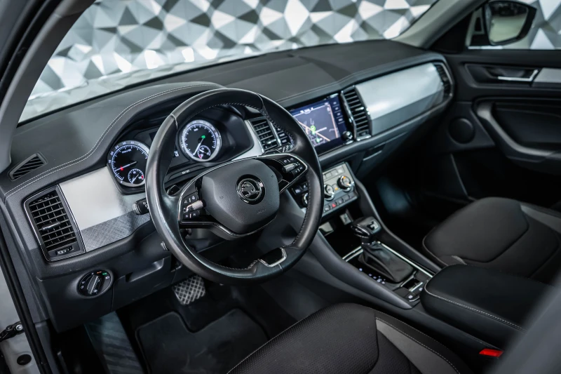 Skoda Kodiaq 2.0 TDI * LED* DSG* Подгрев, снимка 8 - Автомобили и джипове - 52827163