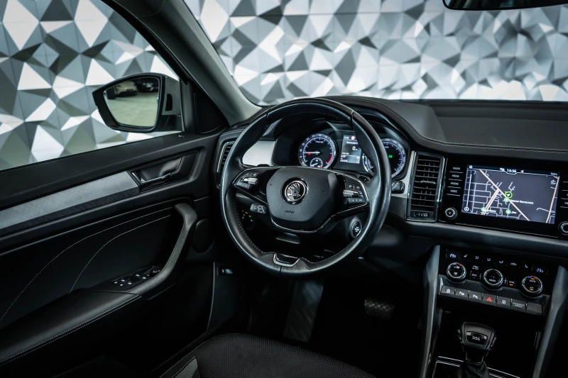 Skoda Kodiaq 2.0 TDI * LED* DSG* Подгрев, снимка 10 - Автомобили и джипове - 52827163