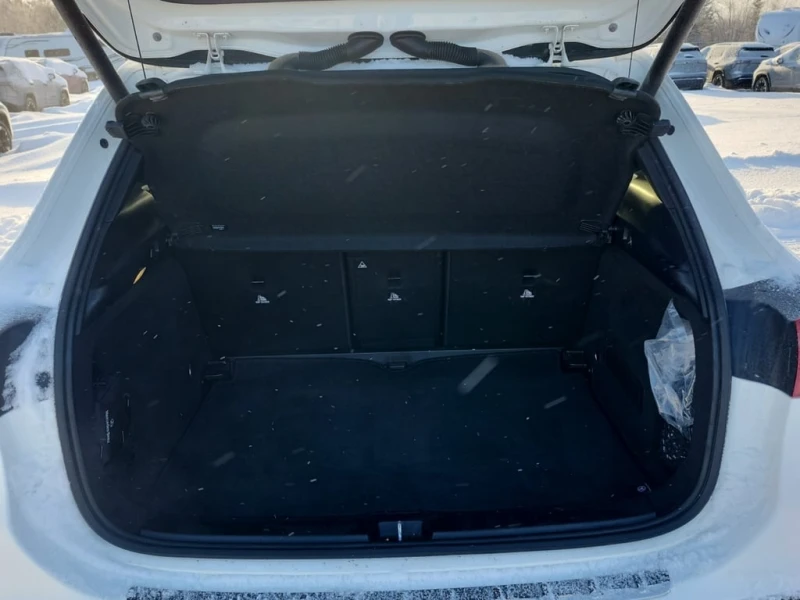 Mercedes-Benz GLA 2024 * ПОДГРЕВ * ПАНОРАМА * ОТ ПРЕДСТАВИТЕЛСТВО, снимка 14 - Автомобили и джипове - 53305736