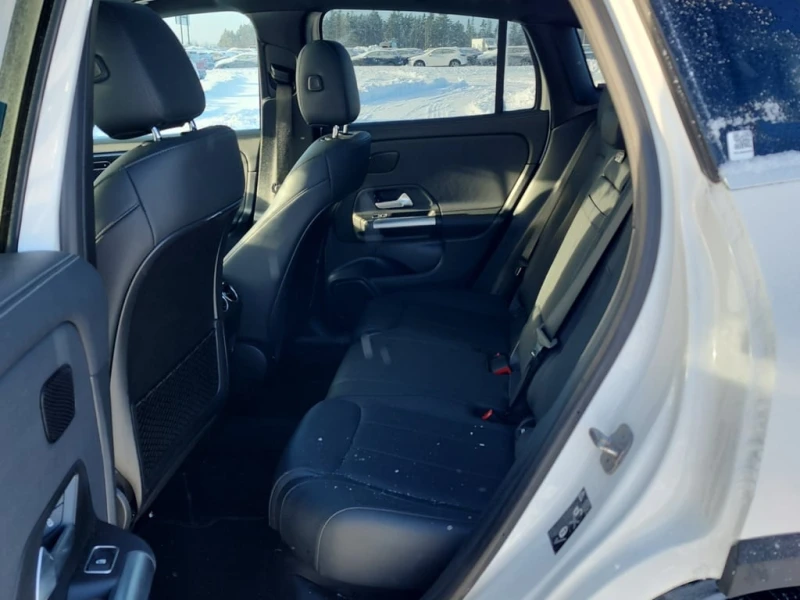 Mercedes-Benz GLA 2024 * ПОДГРЕВ * ПАНОРАМА * ОТ ПРЕДСТАВИТЕЛСТВО, снимка 13 - Автомобили и джипове - 53305736