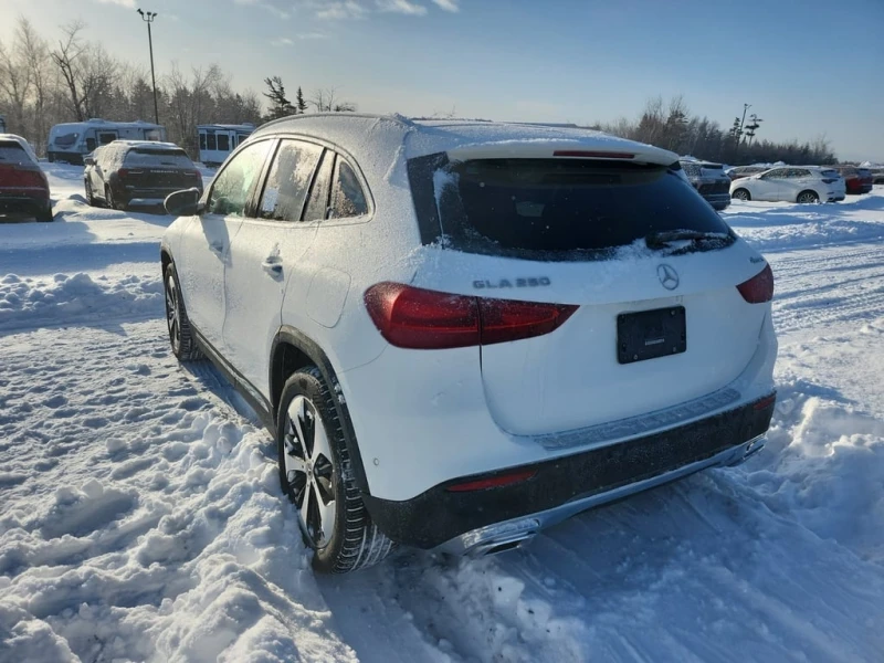 Mercedes-Benz GLA 2024 * ПОДГРЕВ * ПАНОРАМА * ОТ ПРЕДСТАВИТЕЛСТВО, снимка 4 - Автомобили и джипове - 53305736
