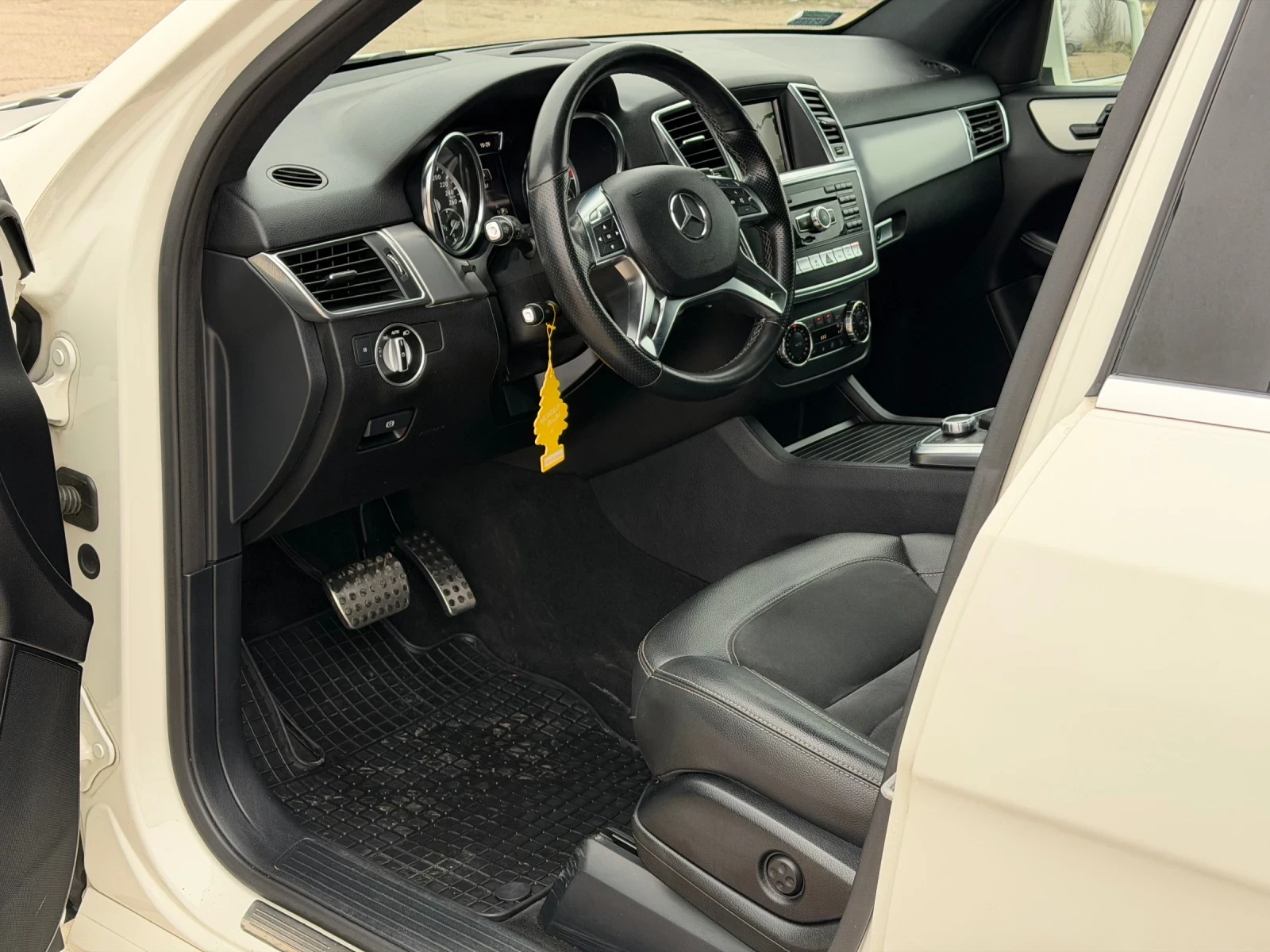 Mercedes-Benz ML 350 CDi 258к.с * AMG-пакет* * Навигация* * Шибедах*  - изображение 10