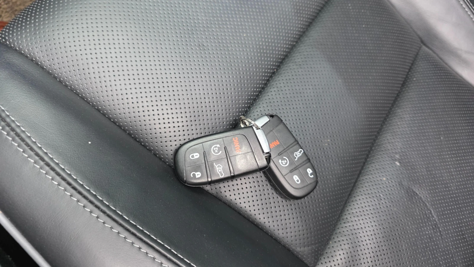 Jeep Grand cherokee 3.6* V6* 8ZF* OVERLAND* ДИСТРОНИК* ОБДУХВАНЕ* КАМЕ, снимка 13 - Автомобили и джипове - 54628750