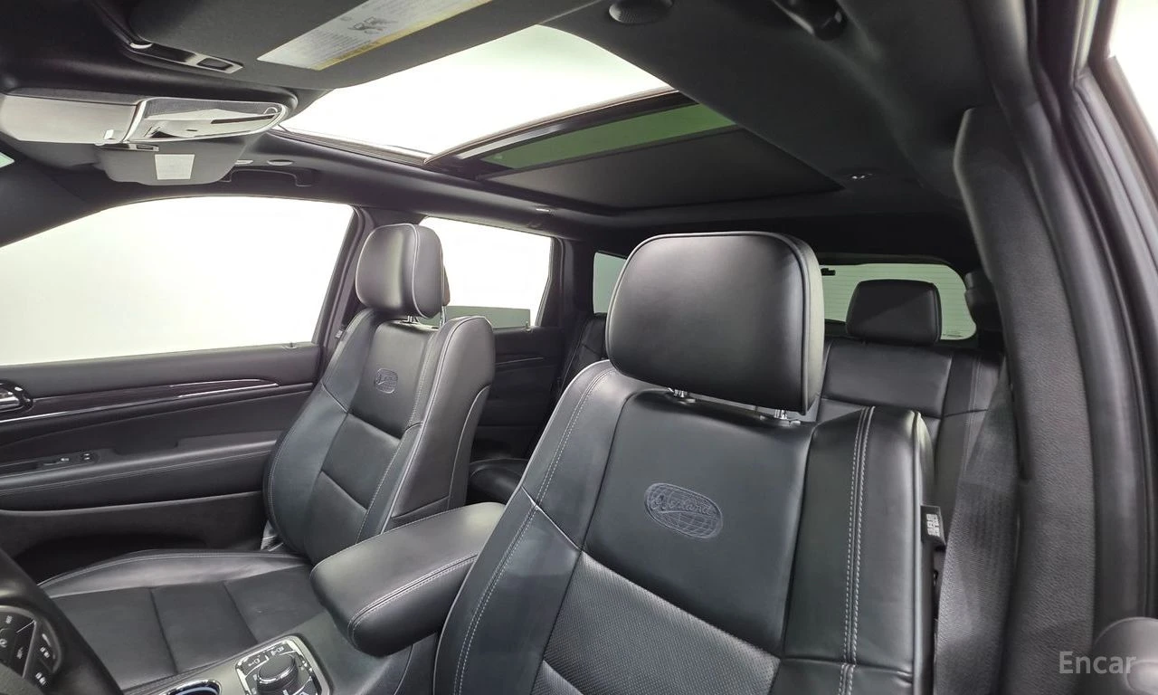 Jeep Grand cherokee 3.6* V6* 8ZF* OVERLAND* ДИСТРОНИК* ОБДУХВАНЕ* КАМЕ, снимка 12 - Автомобили и джипове - 54628750