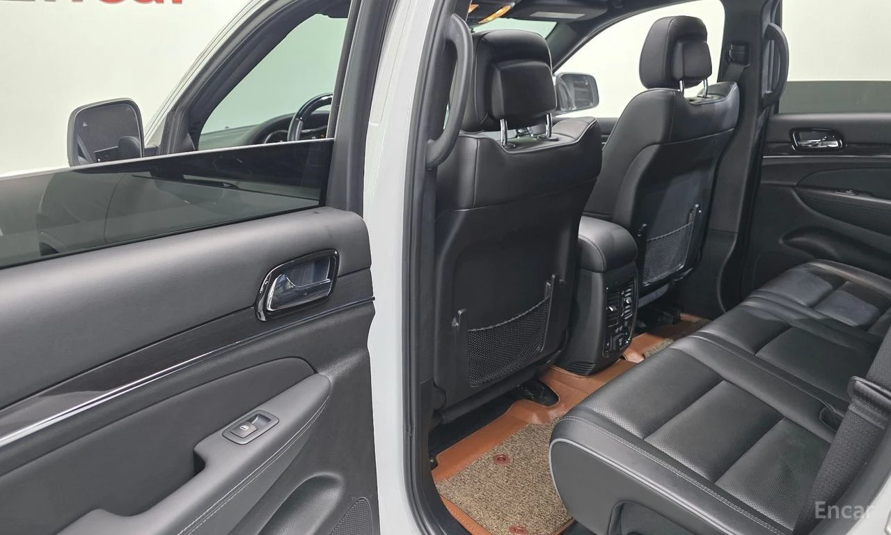Jeep Grand cherokee 3.6* V6* 8ZF* OVERLAND* ДИСТРОНИК* ОБДУХВАНЕ* КАМЕ, снимка 14 - Автомобили и джипове - 54628750