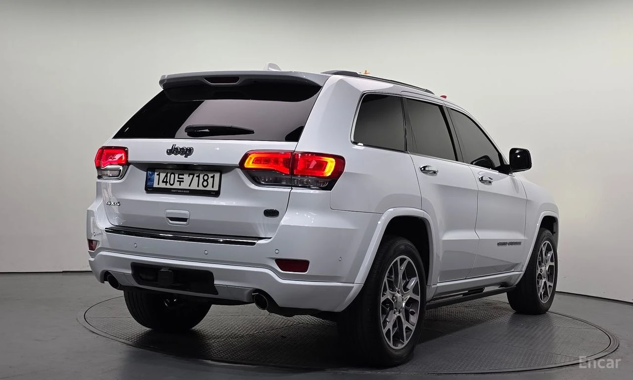 Jeep Grand cherokee 3.6* V6* 8ZF* OVERLAND* ДИСТРОНИК* ОБДУХВАНЕ* КАМЕ, снимка 2 - Автомобили и джипове - 54628750