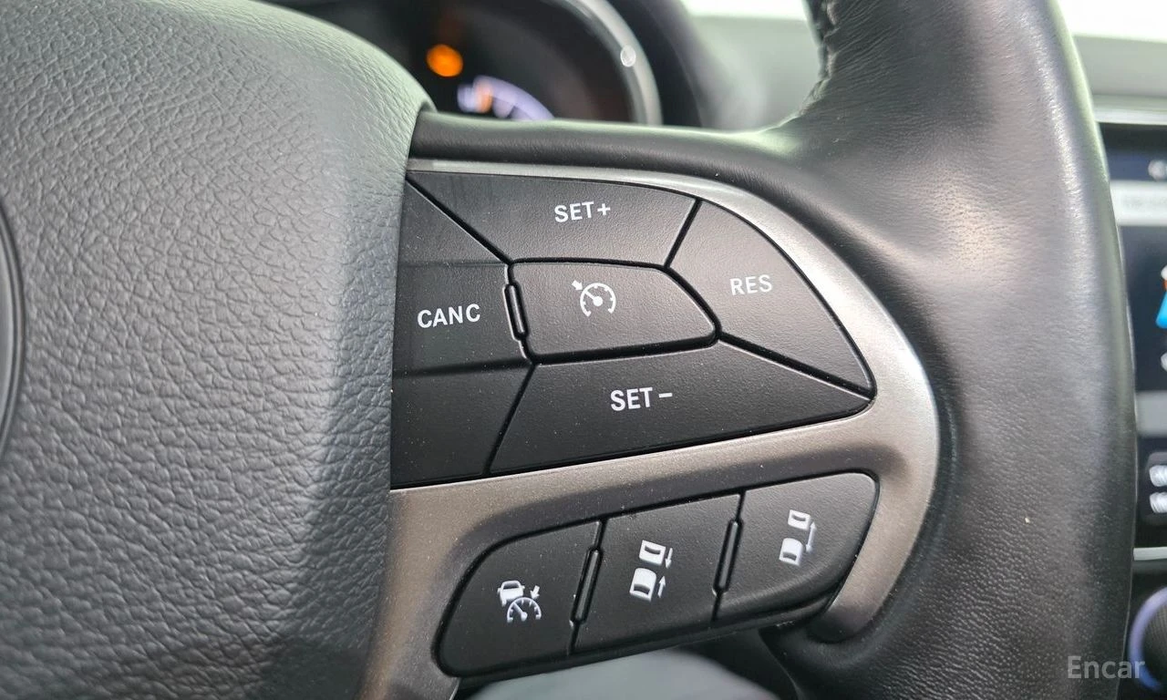 Jeep Grand cherokee 3.6* V6* 8ZF* OVERLAND* ДИСТРОНИК* ОБДУХВАНЕ* КАМЕ, снимка 8 - Автомобили и джипове - 54628750